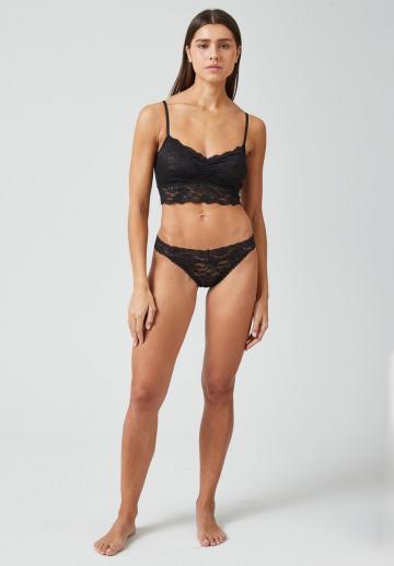 Трусы на бедрах