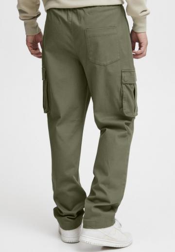 Брюки с накладными карманами
