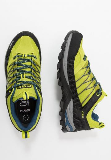 Походные кроссовки