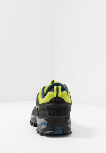 Походные кроссовки