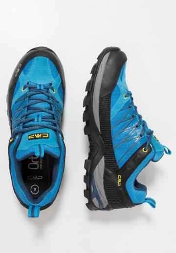 Походные кроссовки