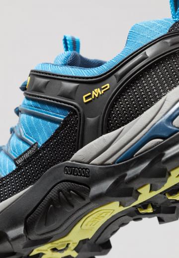 Походные кроссовки