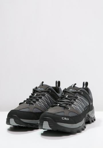 Походные кроссовки