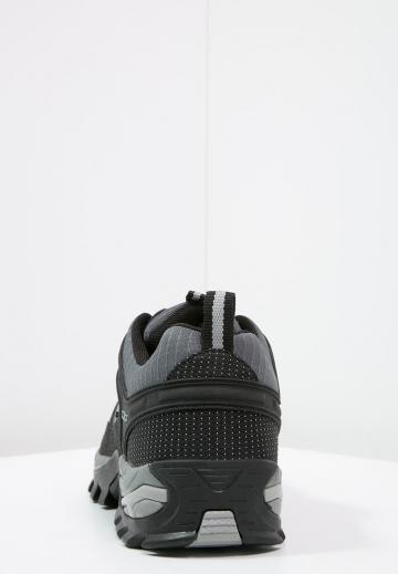 Походные кроссовки