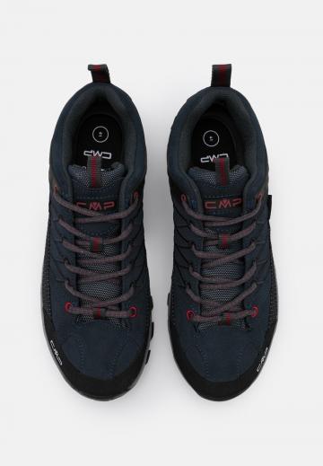 Походные кроссовки