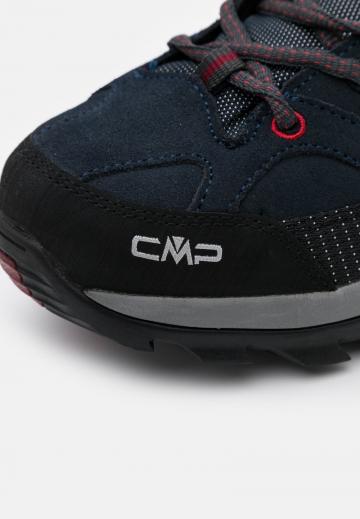 Походные кроссовки