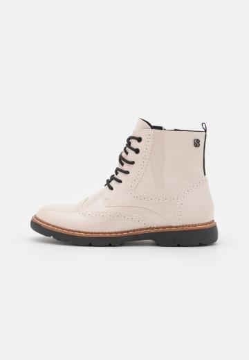 Ботинки на шнуровке