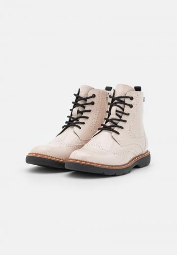 Ботинки на шнуровке