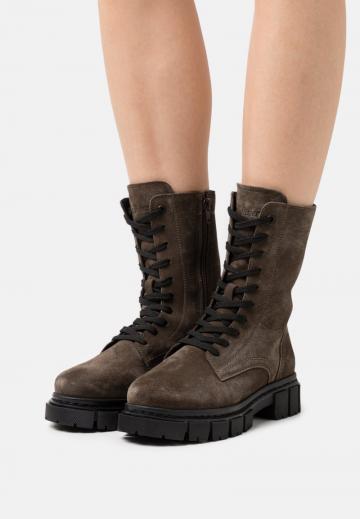 Ботинки на шнуровке