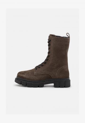 Ботинки на шнуровке