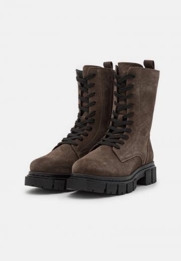 Ботинки на шнуровке
