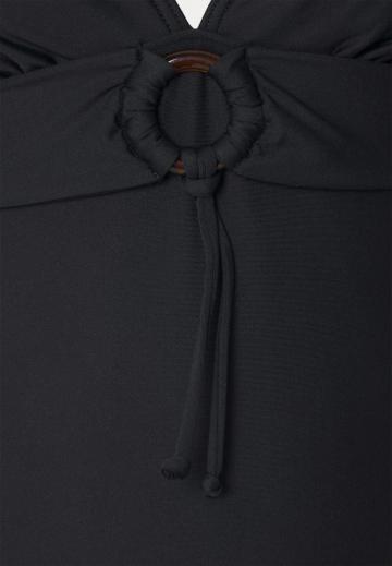 Слитный купальник