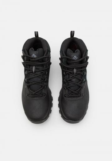 Походные ботинки