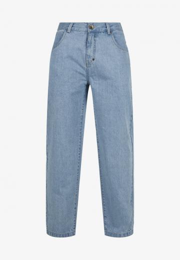 Прямые джинсы