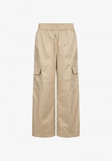 Брюки с накладными карманами