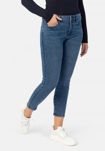 Короткие джинсы