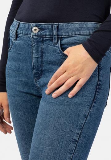 Короткие джинсы