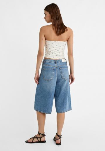 Короткие джинсы