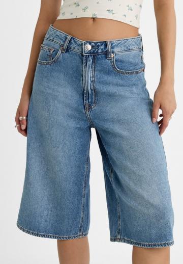 Короткие джинсы