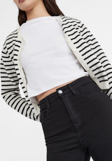 Короткие джинсы