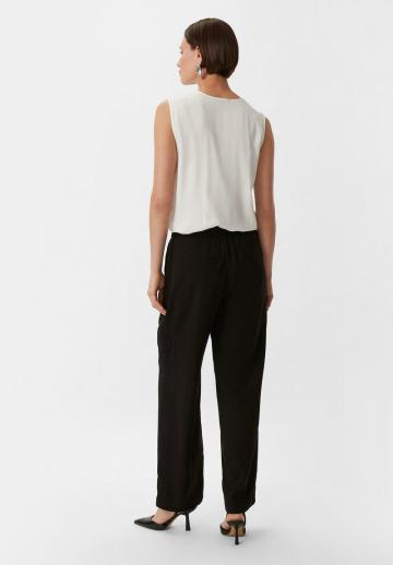 Брюки с накладными карманами