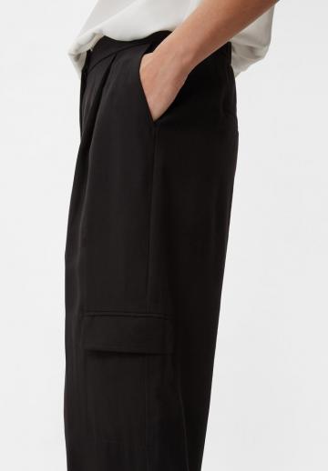Брюки с накладными карманами
