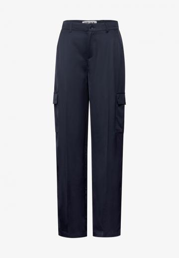 Брюки с накладными карманами