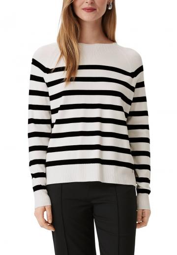 Пуловер в полоску