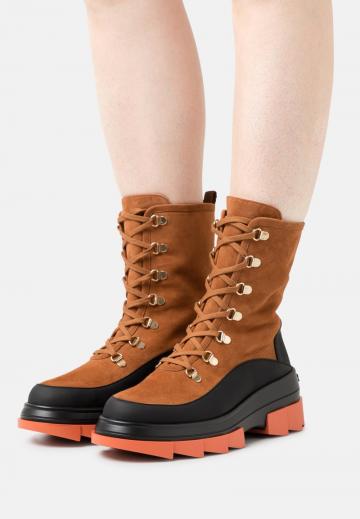 Ботинки на шнуровке