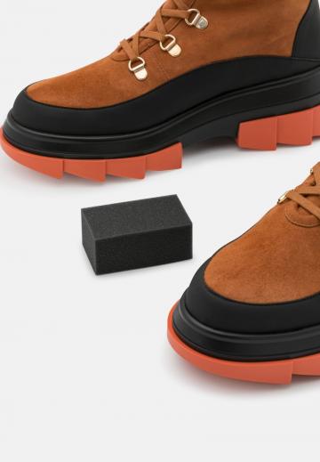 Ботинки на шнуровке