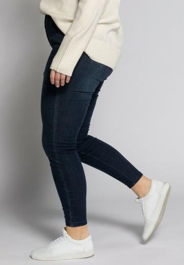 Короткие джинсы