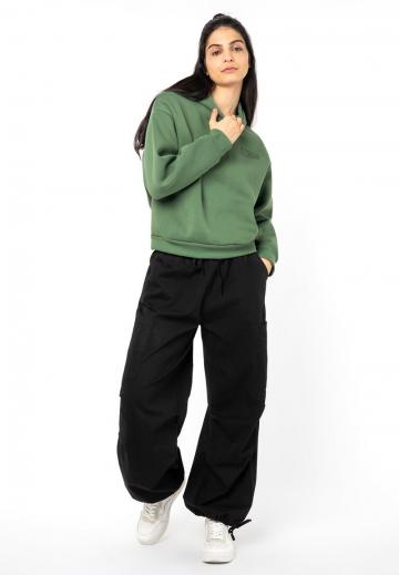 Брюки с накладными карманами