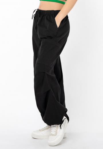 Брюки с накладными карманами