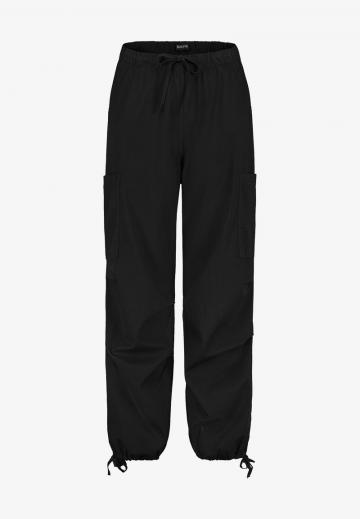 Брюки с накладными карманами