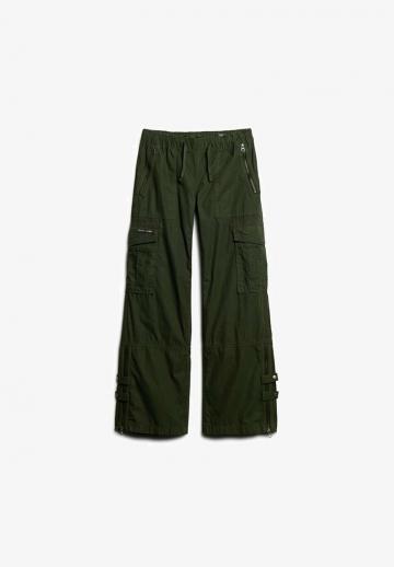 Брюки с накладными карманами