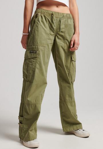 Брюки с накладными карманами