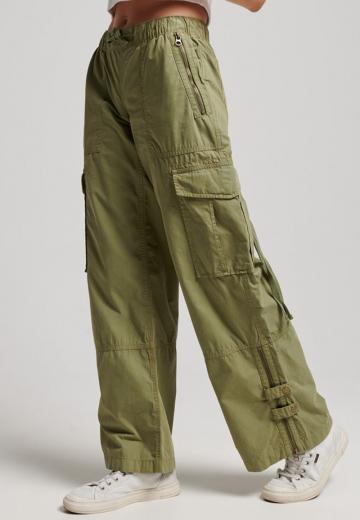 Брюки с накладными карманами