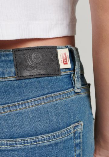 Узкие джинсы