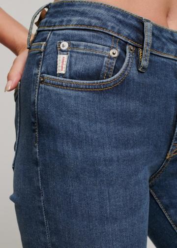 Узкие джинсы