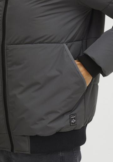 Зимняя куртка