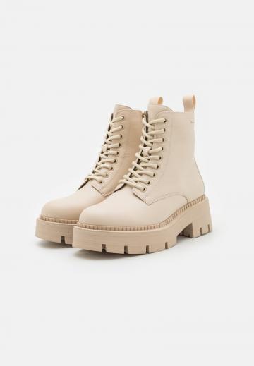 Ботинки на шнуровке