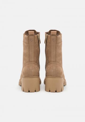 Ботинки на шнуровке