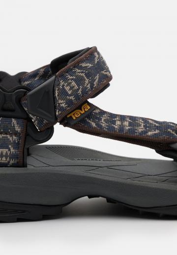 Спортивные сандалии