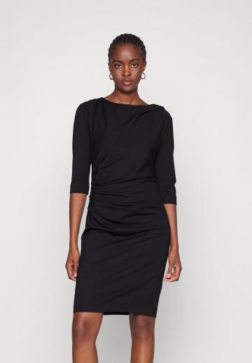 Платье футляр