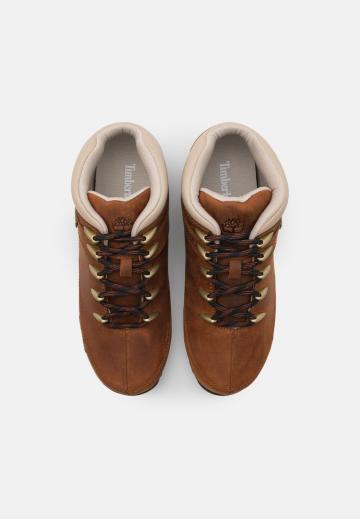 Ботинки на шнуровке