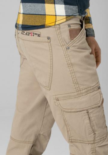 Брюки с накладными карманами