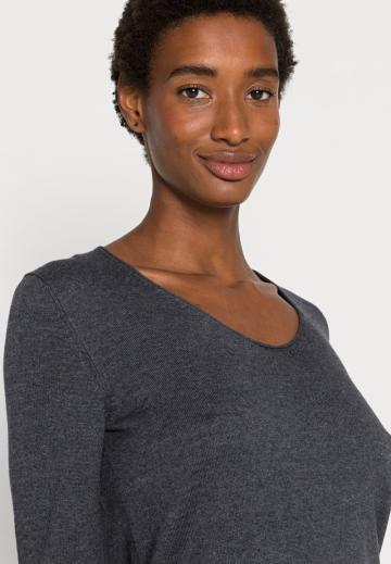 Длинный пуловер