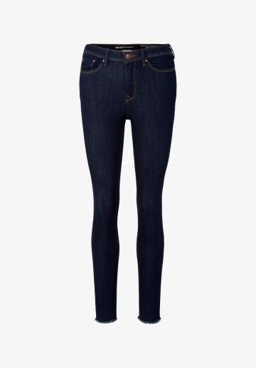 Узкие джинсы