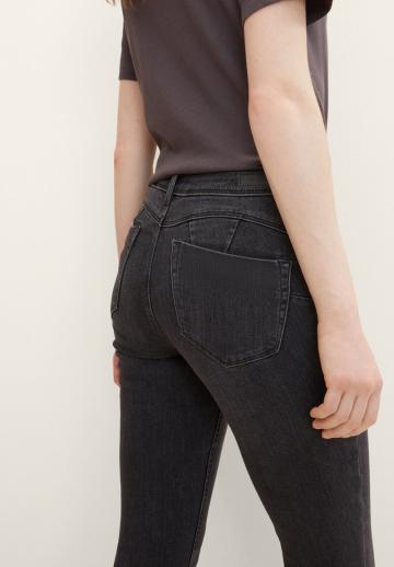 Узкие джинсы