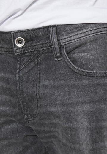 Узкие джинсы